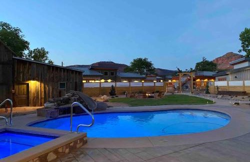 Kanab House | Timber & Tin D 2Bed 2Bath w Pool & Rooftop Deck