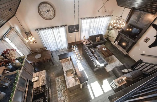 Lead House | Timberland lodge Hot tub and Foosball