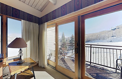 Snowmass Village Apartment | 🌲Timberline 318 Studio Deluxe ~ Hot Tub~Pool~WiFi~Ski-in/out~Local Shuttle🌲