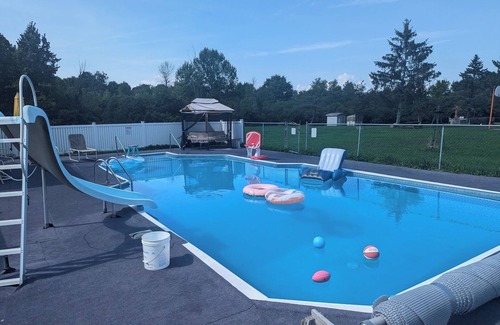 Grenell House | Time for fall colors! 2BR Country House property, dog friendly with a hot tub!