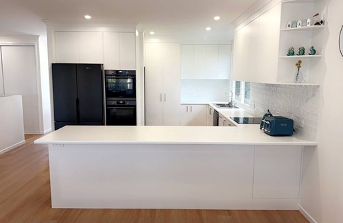 Toogoom House | Time & Tide - Close to beach-7 beds-2 baths-Sleeps 16-WiFi-2 Smart TVs