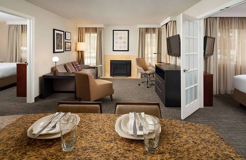 Brentwood Hotel | Time To Relax in Your Suite! Full Kitchen, Outdoor Pool, Free Breakfast