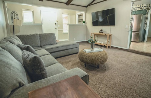 Amarillo House | Timeless 3BR Home in Cozy Puckett West Neighborhood - Near Medical District