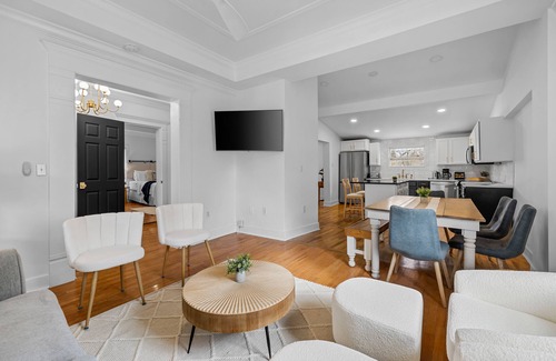 Nashville House | TIMELESS CHARM: TOP-RATED HOME, 6 MINUTES TO DOWNTOWN & BROADWAY