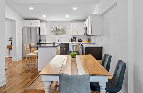 Nashville House | TIMELESS CHARM: TOP-RATED HOME, 6 MINUTES TO DOWNTOWN & BROADWAY