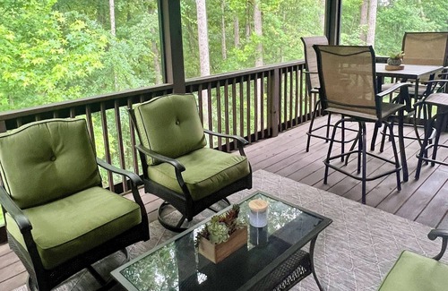 Tullahoma House | Tims Ford Lake Home! Walk to marina/dinner, pool table, firepit, 2 kings + bunks