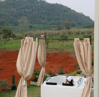 Khlong Muang House | Tiny Escape Charlotte