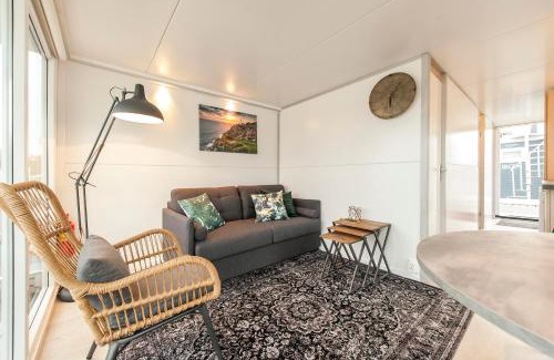Heugum House | Tiny floating house Ibiza