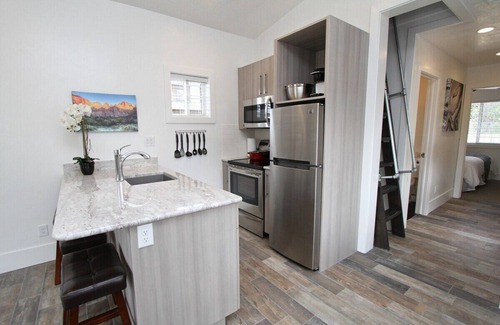 Orderville Apartment | Tiny House #4 Between Zion & Bryce w/resort pool