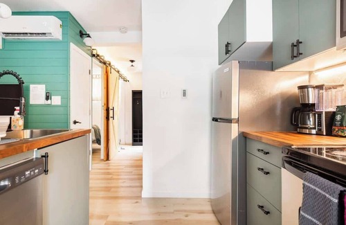 Wilmington House | Tiny House Apt in Little Italy w OffStreet Parking