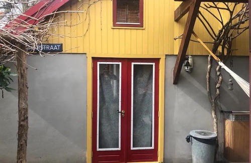 Utrecht Apartment | Tiny house for 2 with private garden