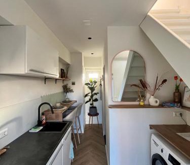 Municipality of Aalsmeer Apartment | Tiny House in center Aalsmeer I Close to Schiphol & Amsterdam
