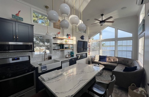 Sandbridge House | Tiny House on Sunset Point - Back Bay