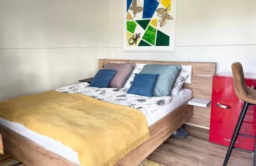 Turany Apartment | Tiny House with Mountain Views
