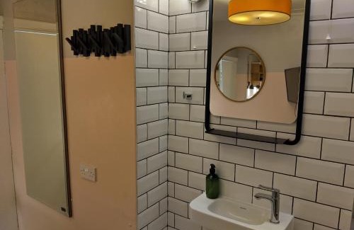 St Luke's Apartment | Tiny Space Central London Zone 1