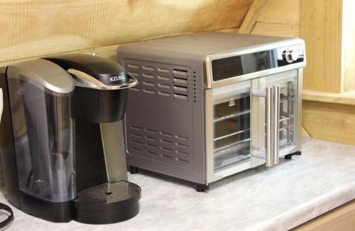 Jonesville House | Tiny Treehouse Escape with Wi-Fi and Mountain Views