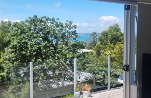 Oneroa Cottage | Tiri Cottage - Seaviews in Oneroa
