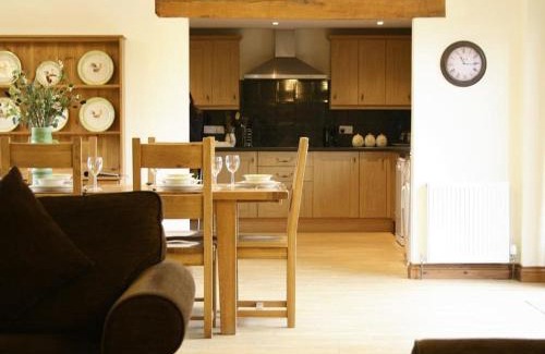Chipping Norton House | Tithe Barn, Lyneham