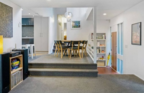 Titirangi House | Titirangi Artistic Haven | Wifi & Native Trees