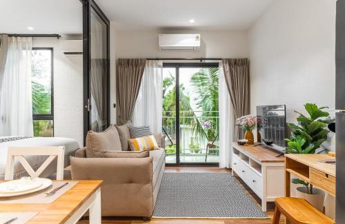 Sa Khu Apartment | Title Halo Life in Yellow 40m2 King Bed Pool