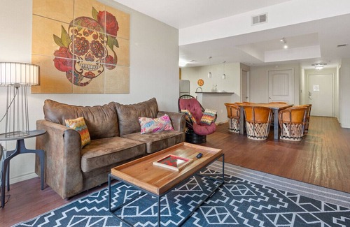 North Loop Condo | TNC 205 luckey · Beautiful 4 Bedroom Condo, GREAT location!