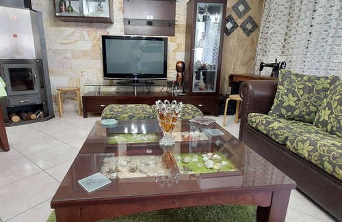 Delta Apartment | tnElegant & Comfy Apartment FoFi