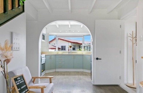 Richmond Heights House | Tobin Cottage - thoughtfully furnished, two storey property, pet Friendly, in central location