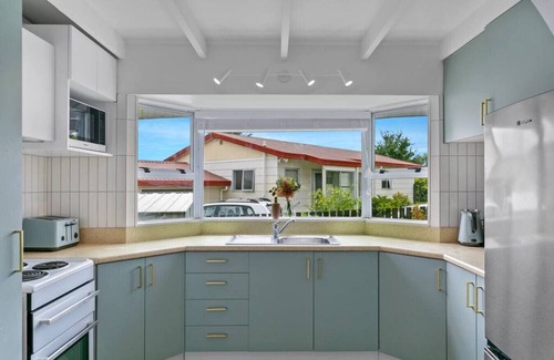 Richmond Heights House | Tobin Cottage - thoughtfully furnished, two storey property, pet Friendly, in central location