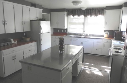 Hubbard House | Tod Mansion on Private Estate: 6000 Sq Ft sleeps 16 with 6 bathrooms