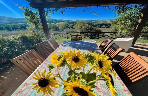 Loreto Villa | TODI BY THE POOL/SLEEPS 10/EXCLUSIVE POOL/WALK TO TODI 4 KMS/RESTAURANT 0.5 KMS