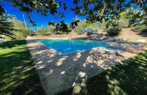 Loreto Villa | TODI BY THE POOL/SLEEPS 10/EXCLUSIVE POOL/WALK TO TODI 4 KMS/RESTAURANT 0.5 KMS