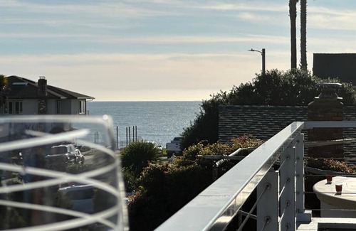 Opal Cliffs House | Toes in the Sand-The 25th Beach Retreat with hot tub!