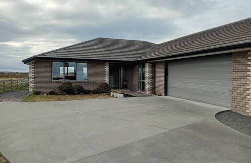 Karkari Peninsula House | Tokerau Family Bach - 4 bedrooms, 2 bathrooms, beach 2 mins walk, pets allowed.
