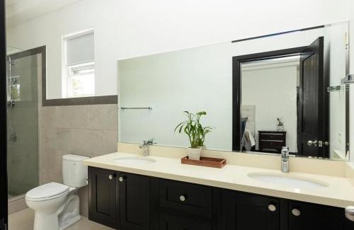 Huong Tra House | Tomas End Herri home