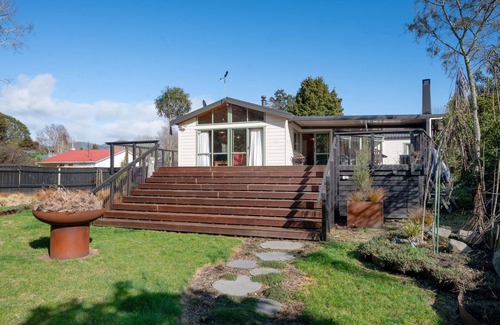 Turangi House | Tongariro Lookout - Turangi Holiday Home