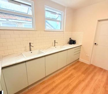 Tooting Apartment | Tooting Broadway Guest Studios