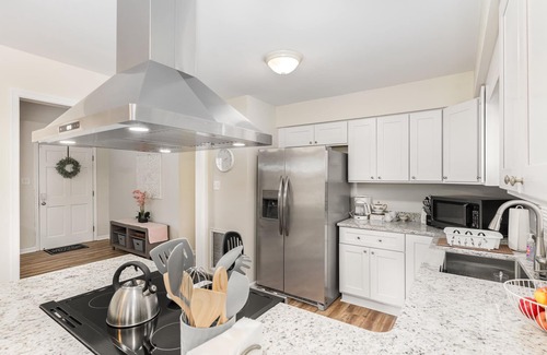Northeast Raleigh House | Top convenience for Work or Play in Raleigh. Pet friendly 3 bdrm 2 ba