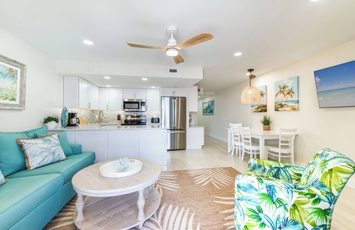 Sanibel Condo | Top floor 1-bedroom unit with beautiful walk in shower.