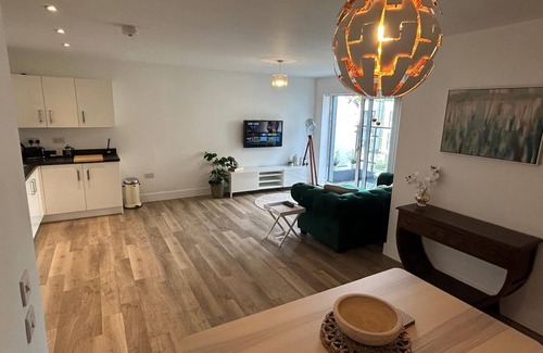 Hemel Hempstead Apartment | Top Floor -2 Bedroom -2 Bathroom nLess than 15 Minutes From Harry Potter Studios