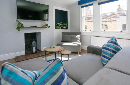 Upper Town Apartment | Top Floor at 13 Rivers Street