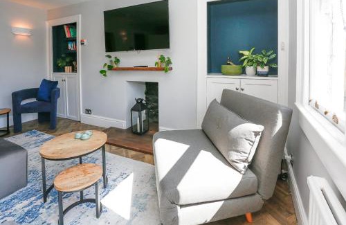Upper Town Apartment | Top Floor at 13 Rivers Street