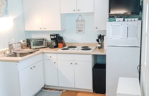 Old Orchard Beach Apartment | Top Floor Beach Getaway-Huge Patio-60 steps to Sand- Shore Four D
