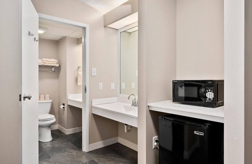 North East House | Top Floor Deluxe Suite Bay View