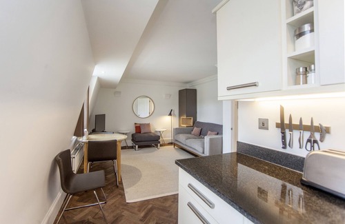 Bath Apartment | Top Floor luxury apartment in central Bath - with parking