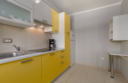 Mali Maj Apartment | Top furnished apartment with pool, quiet location, garden