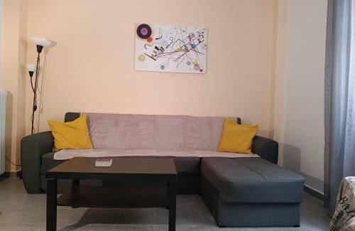 Mets Apartment | Top GroundFloor in Mets