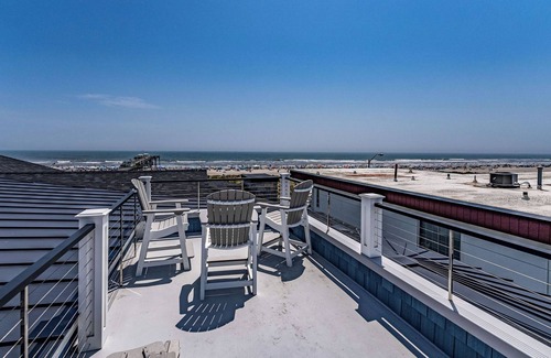 Ocean City Condo | Top Level Luxury BeachFront on Boardwalk, Roof Deck, Pool & Elevator! 6BR/7BA!