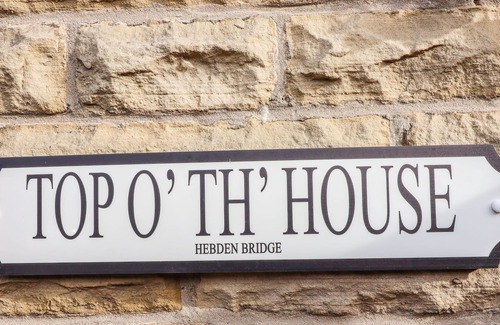 Mytholm House | TOP O’ TH HOUSE, family friendly, with a garden in Hebden Bridge
