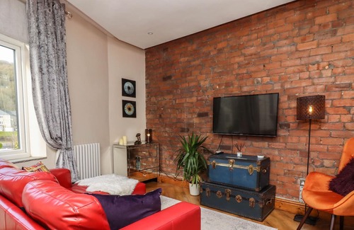 Mytholm House | TOP O’ TH HOUSE, family friendly, with a garden in Hebden Bridge
