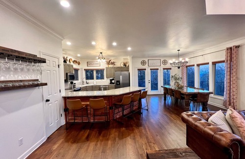 Mid America House | Top of the Mountain Escape